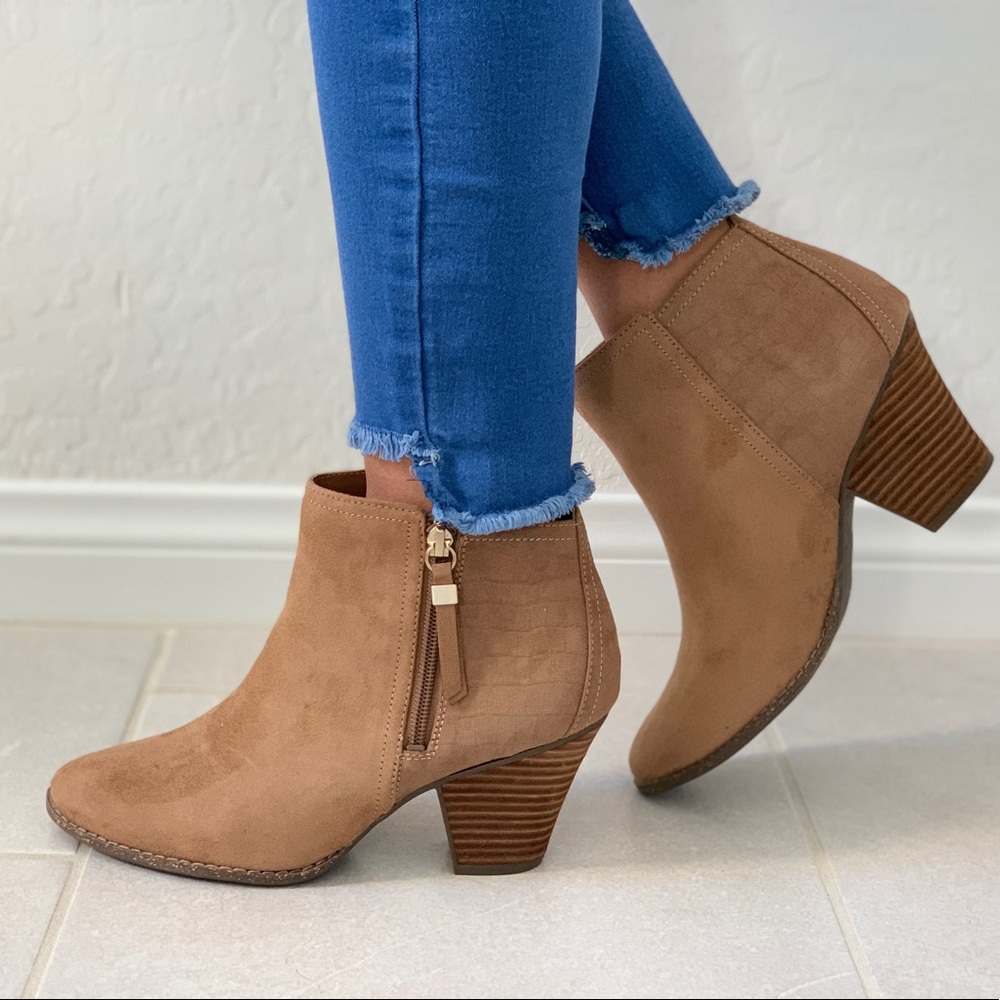 Tan Snake Print Heel Pointy Toe Chic Ankle Bootie - Picture 4 of 6